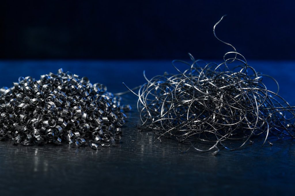 Comparison of well broken chips and stringy chips